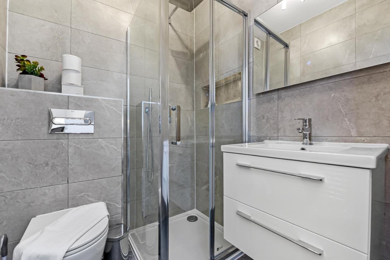 Amazing 2 Bedroom Apartment In Greater London Bagian luar foto