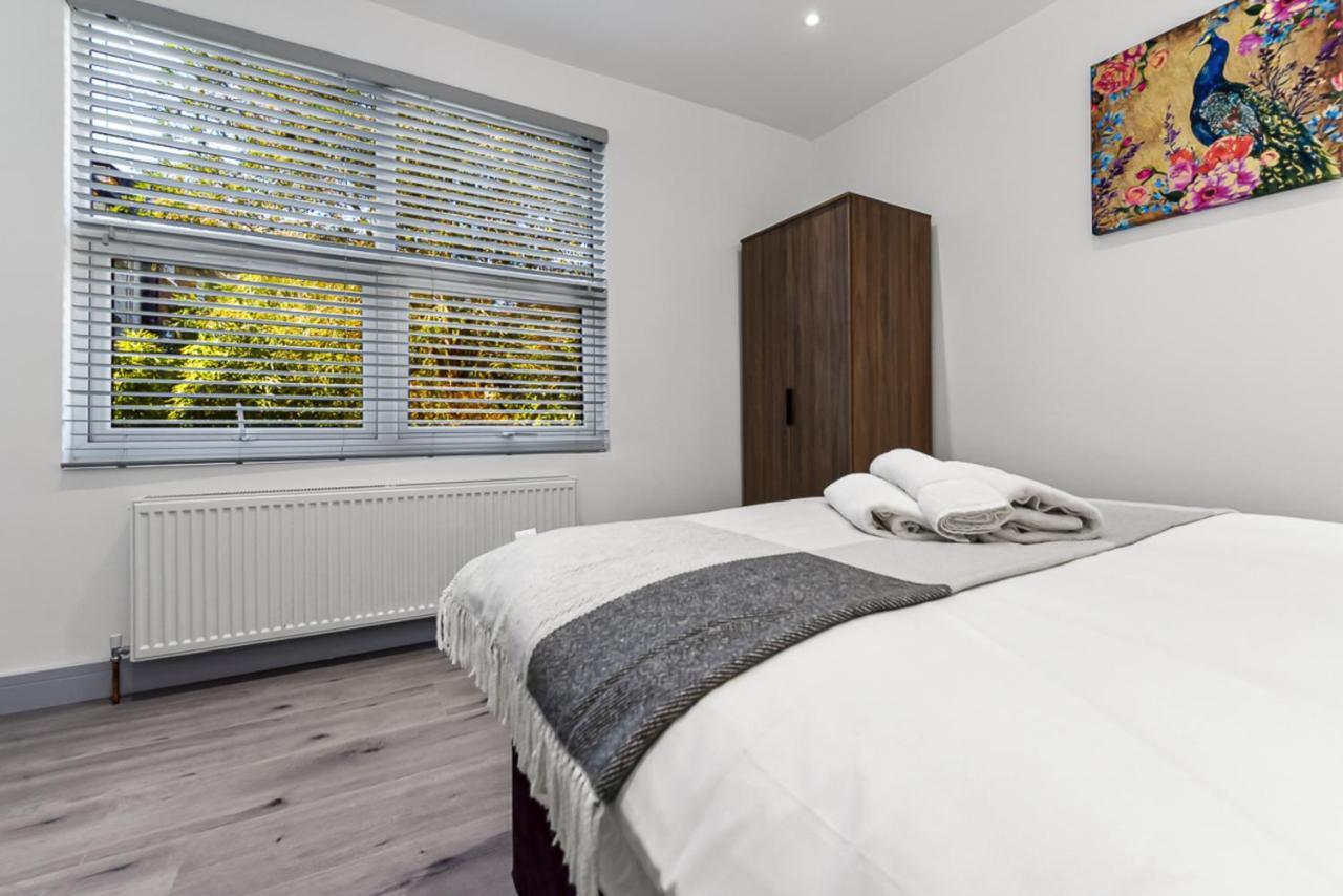 Amazing 2 Bedroom Apartment In Greater London Bagian luar foto